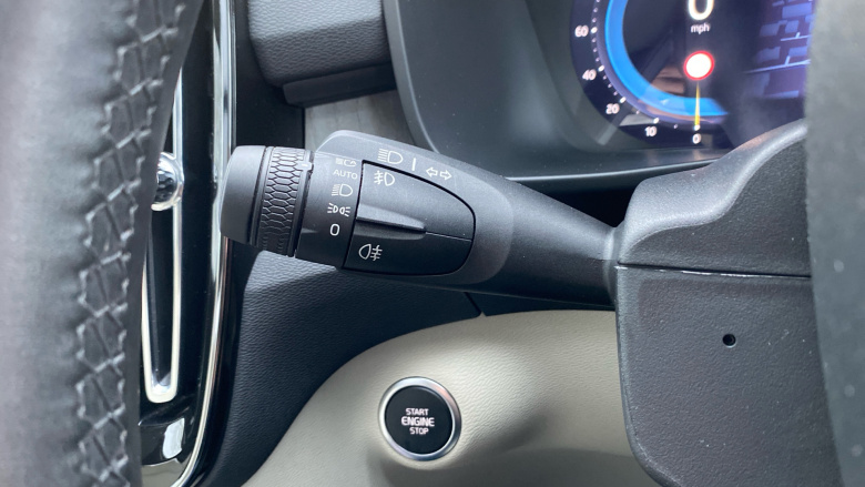 Volvo XC40 2.0 B4P Ultra Dark 5dr Auto Petrol Estate